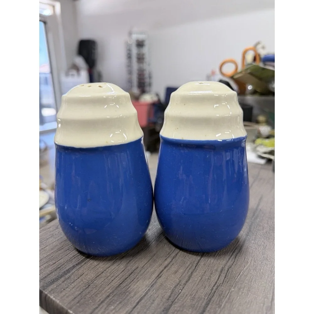 Vintage Universal Pottery Oxford Blue and Beige Salt and Pepper Shakers